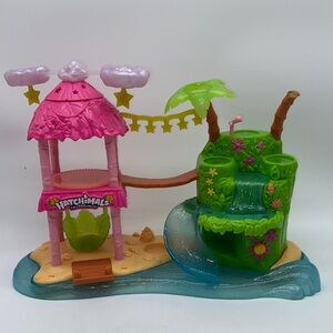 Hatchimals Colleggtibles Tropical Party Set Tiki Waterfall Pink and Green